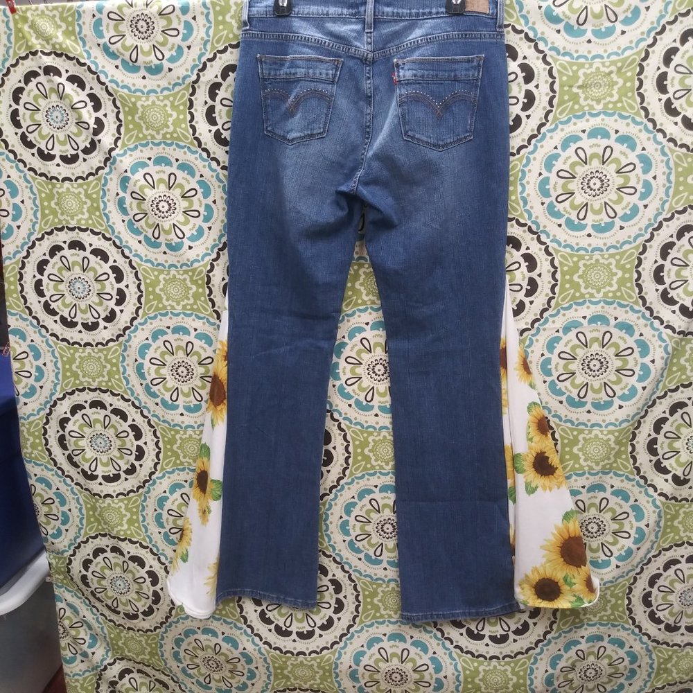 2075 Jeaniemade Size 8 Levi's 515 Bell-Bottoms - Picture 2 of 6